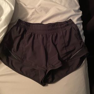 Black lululemon hotty hot